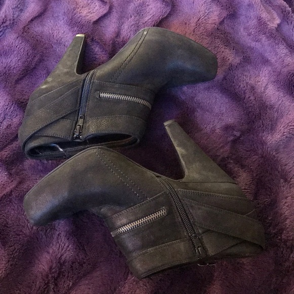 Aldo Platform Booties - Picture 3 of 8
